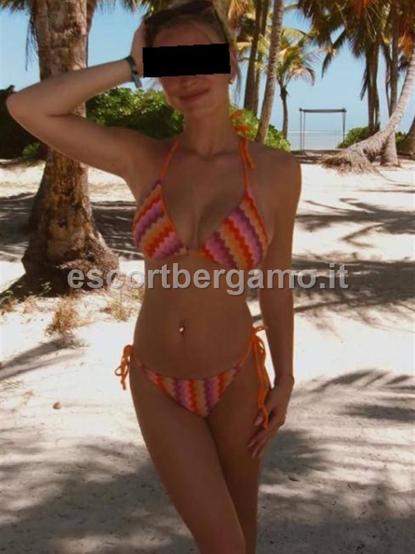 Carolina — annuncio escort a Almenno San Bartolomeo · Valle Imagna