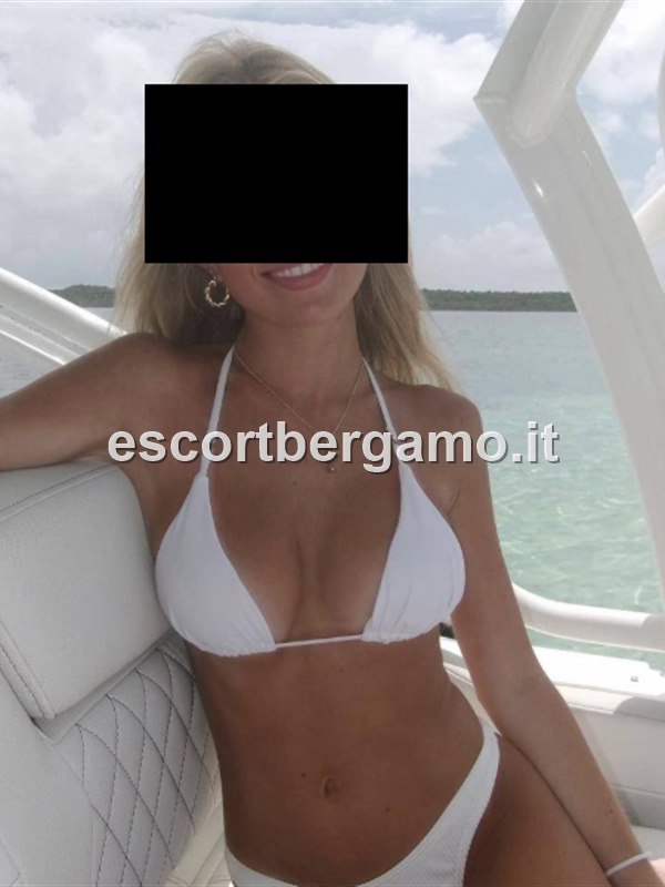 Petra — annuncio escort a Curno